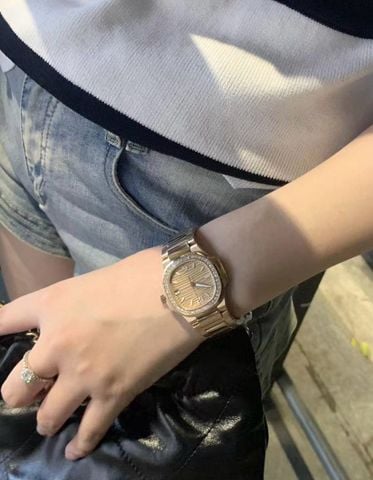 Đồng hồ nữ Patek* Philippe*  Nautilus – kiệt tác 32 mm dành riêng cho “nữ thần” thanh lịch