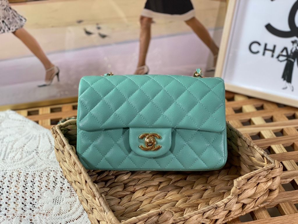 Chanel classic deals 20cm