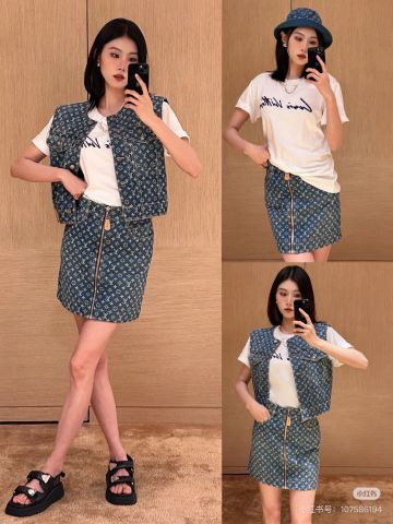 Áo phông nữ L*V  Thêu Logo Kèm Dây Xích