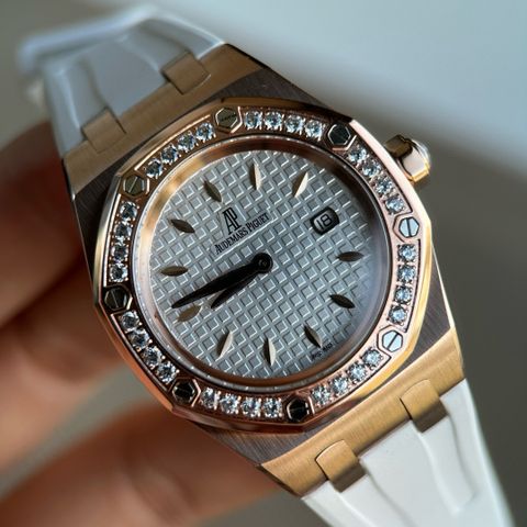 Đồng hồ nữ Audemars* Piguet* case 33mm mặt nạm kim dáng thể thao dây cao su đẹp VIP 1:1