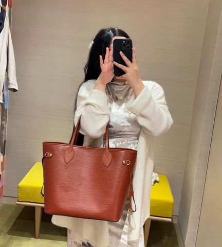 Túi xách nữ L*V  – phom tote kinh điển