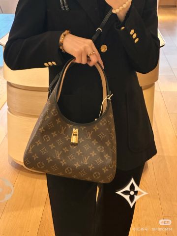Túi xách nữ L*V  The Drop Monogram Hobo