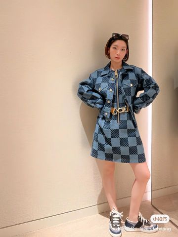 L*V denim hoạ tiết caro xanh hot trends