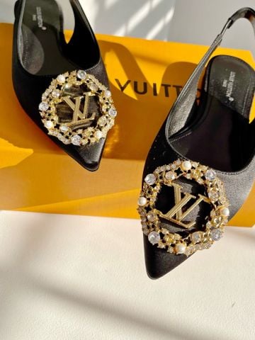 Giày cao gót LV* cao 7cm và 9,5cm satin bóng mũi nhọn logo đá mạ vàng cực đẹp sang VIP 1:1