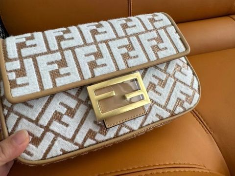 Túi xách nữ FENDI* 24cm hoạ tiết logo nổi VIP 1:1