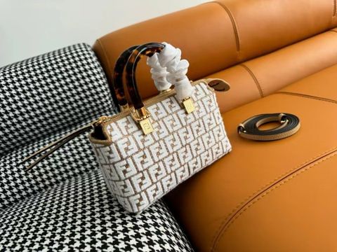 Túi xách nữ FENDI* hoạ tiết logo nổi VIP 1:1