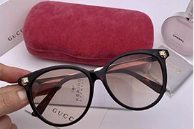 Gucci trong suốt