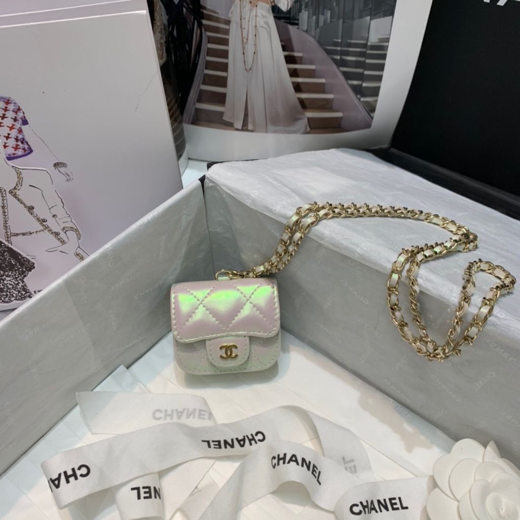 CHANEL Resin Crystal Pearl Airpod Pro Case Necklace Gold White Pearly Black 897289 FASHIONPHILE #49 CHANEL Resin Crystal Pearl Airpod Pro Case Necklace Gold White Pearly Black 897289 FASHIONPHILE