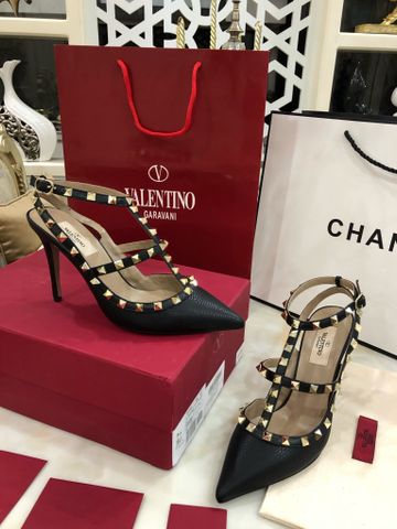 Giày cao gót VALENTINO* da bò sần quai đinh vàng đẹp sang SIÊU CẤP