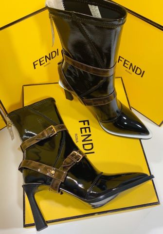 Boot FENDY* cổ lỡ da bóng cao 8,5cm kèm đai hoạ tiết logo