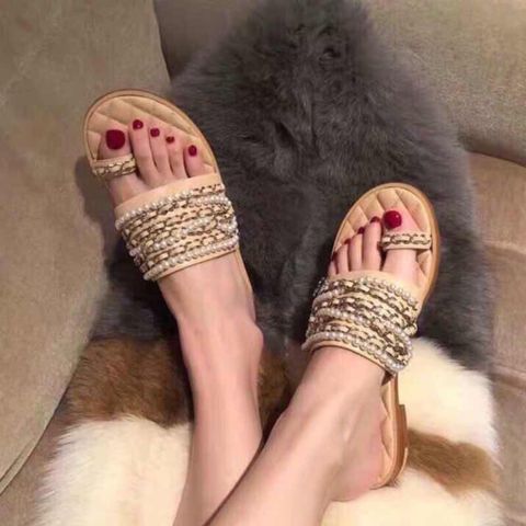 Sandal nữ CHANEL* sỏ ngón quai da bò pha dây ngọc và xích đẹp sang SIÊU CẤP