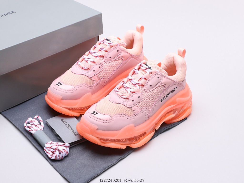 Sneaker STORE  Balenciaga Triple S màu hồng yêu lắm  Facebook