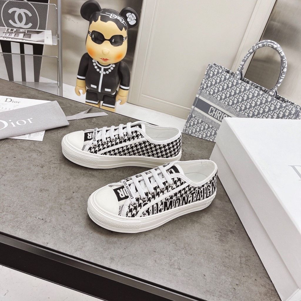 DIOR LẤN SÂN THỊ TRƯỜNG SẢN PHẨM THỂ THAO NHÁ HÀNG VỚI ĐÔI GIÀY DIOR VIBE #25 DIOR LẤN SÂN THỊ TRƯỜNG SẢN PHẨM THỂ THAO NHÁ HÀNG VỚI ĐÔI GIÀY DIOR VIBE