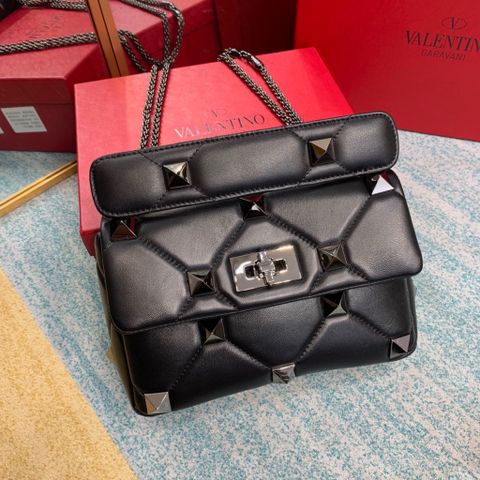 Túi xách nữ VALENTINO* da cừu mềm mịn tán đinh đen SIÊU CẤP