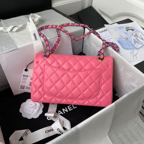 3 điểm khác nhau giữa Chanel Classic 25cm và 30cm