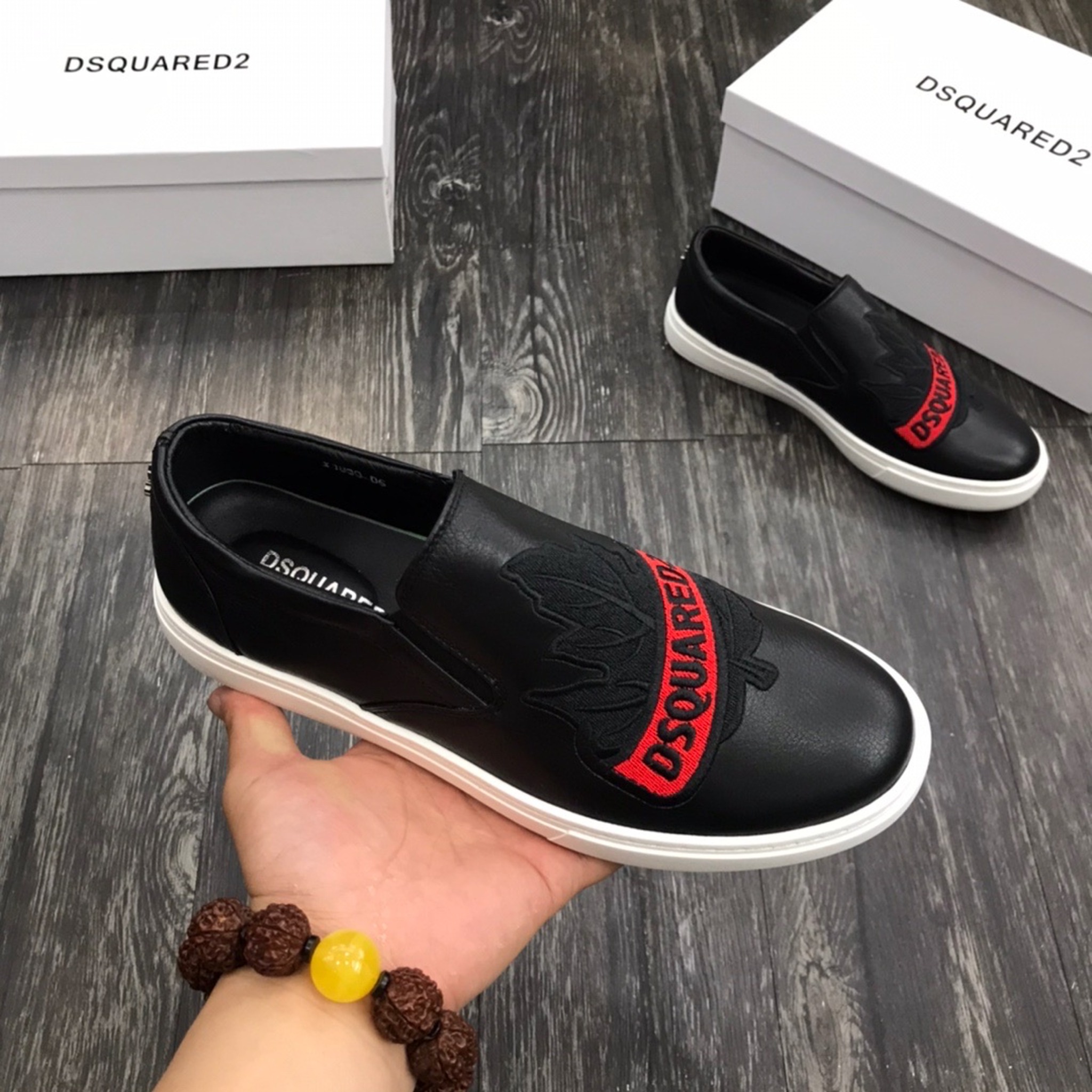 Giày slip on nam DSQUARED2* da bò mềm thêu hình có 7 mẫu đẹp