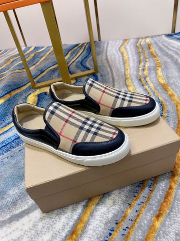 Giày slip on nam Burberry* kẻ đẹp SIÊU CẤP