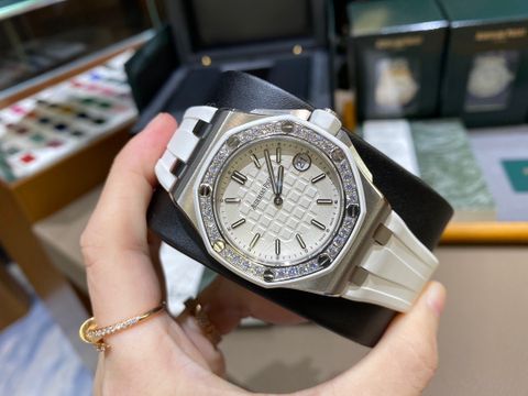 Đồng hồ nữ Audemars* Piguet* dáng thể thao