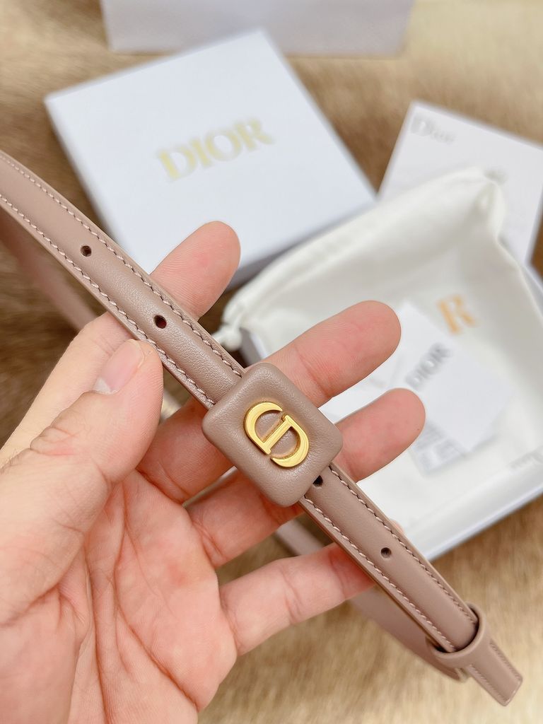 Đồng hồ Dior nữ mặt hoa kim cương cao cấp màu đen