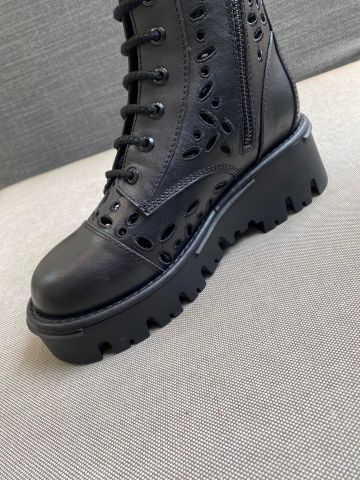 Boot VALENTINO* VIP 1:1 da cắt thêu hoạ tiết đẹp độc đế 4,5cm