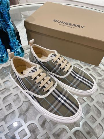 Giày thể thao nữ Burberry* kẻ đẹp