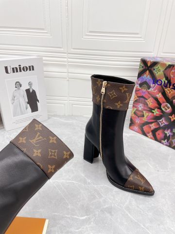 Boot LV* cổ lỡ da bò lỳ phối hoạ tiết Monogram