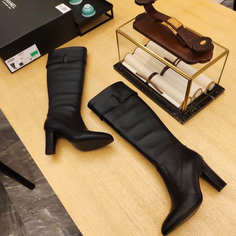 Boot chanel* cổ cao gần gối da bò lỳ mềm gót to