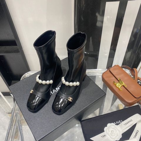 Boot chanel* cổ lỡ da bò mềm mũi bọc đen bóng