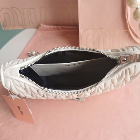 Túi xách nữ miumiu SIÊU CẤP dây xích bạc kèm dây ngọc đẹp size 21cm