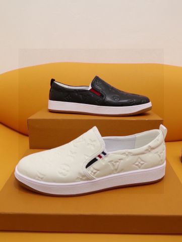 Giày slip on nam LV* da bò dập Monogram