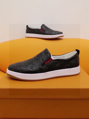 Giày slip on nam LV* da bò dập Monogram