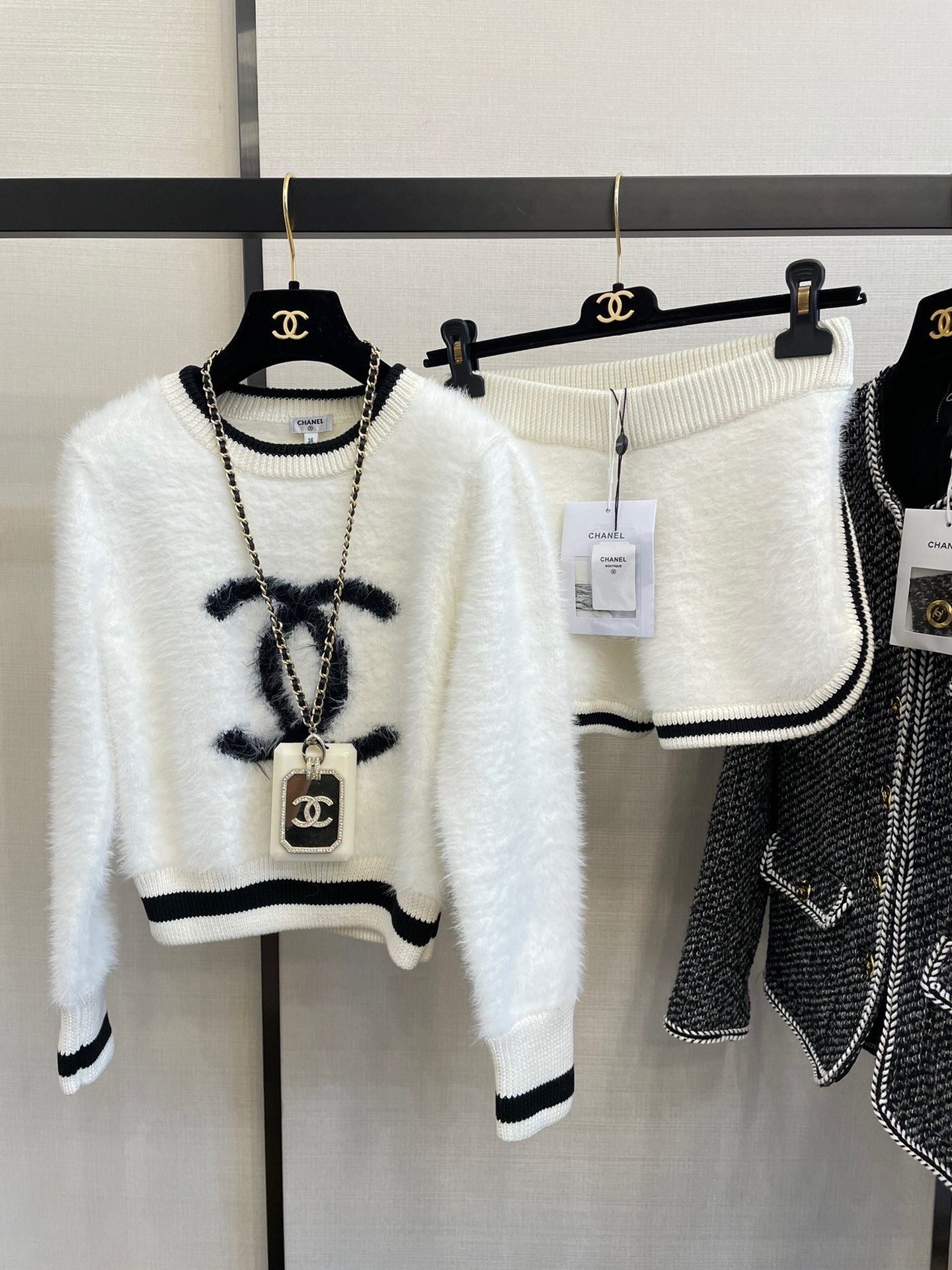Áo khoác chưa từng lỗi mốt của Chanel Thời trang Sao #15 Áo khoác chưa từng lỗi mốt của Chanel Thời trang Sao