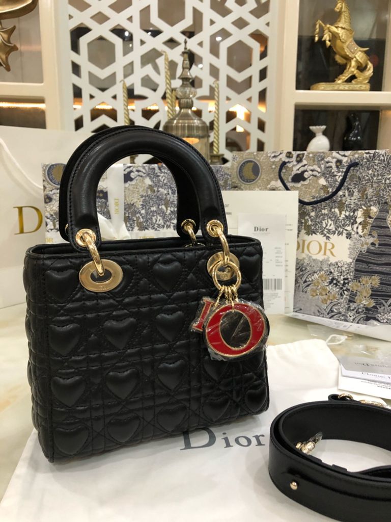 Không thể bỏ lỡ những chiếc túi nhỏ mà có võ của Dior sắp ra mắt