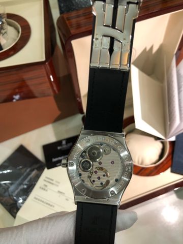 Đồng hồ nam HUBLOT* lộ cơ mặt nạm kim cương dây da