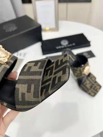 Sandal cao gót Fendy* x VERSACE* cao 9,5cm quai hoạ tiết đẹp SIÊU CẤP