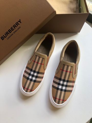 Giày slip on nữ Burberry* kẻ đẹp cao cấp