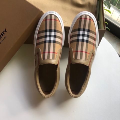 Giày slip on nữ Burberry* kẻ đẹp cao cấp