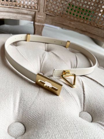 Belt nữ BOTTEGA* VENETA* bản 2cm dây da bò lỳ khoá tam giác vàng đẹp sang SIÊU CẤP