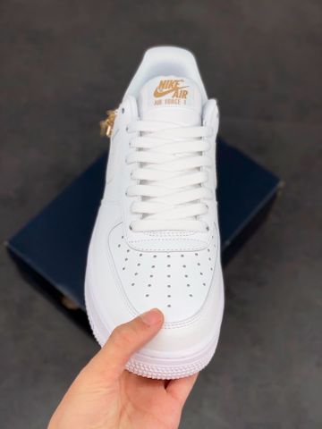 Giày thể thao nam nữ nike air force 1 low lx lucky charm