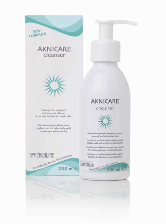 Sữa rửa mặt giảm mụn trứng cá Aknicare Cleanser