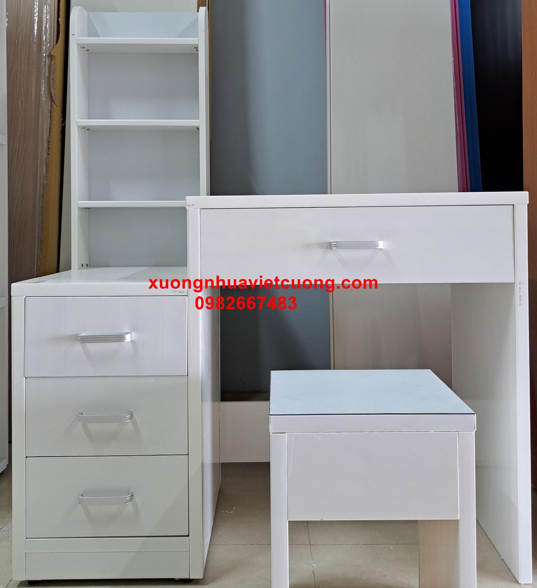 BÀN TRANG ĐIỂM BTD55