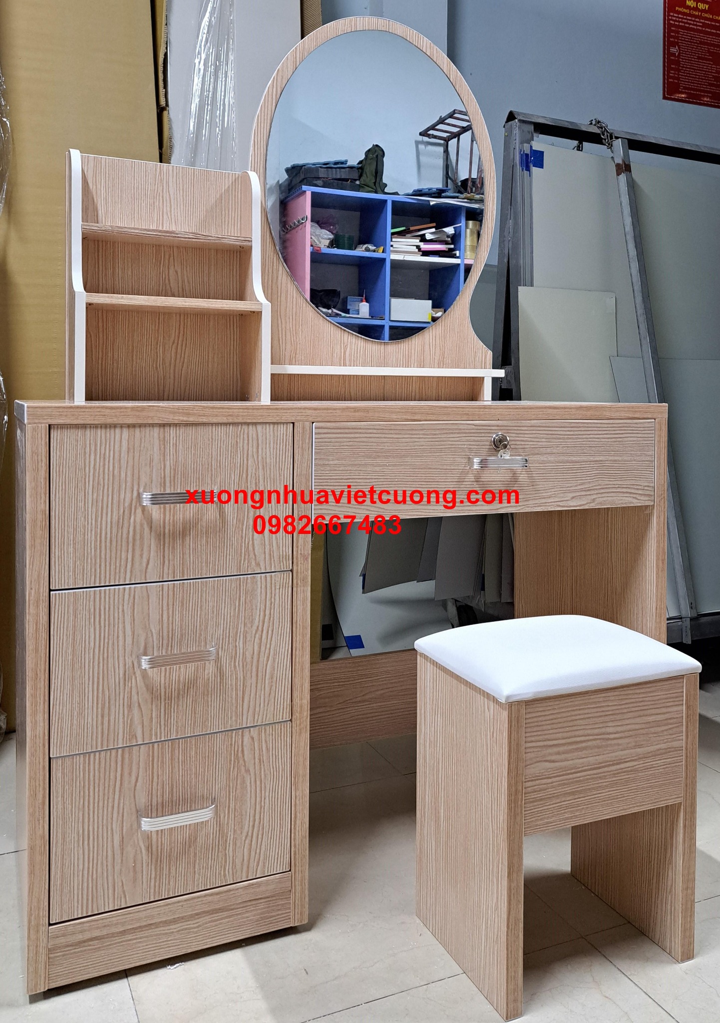 BÀN TRANG ĐIỂM BTD61