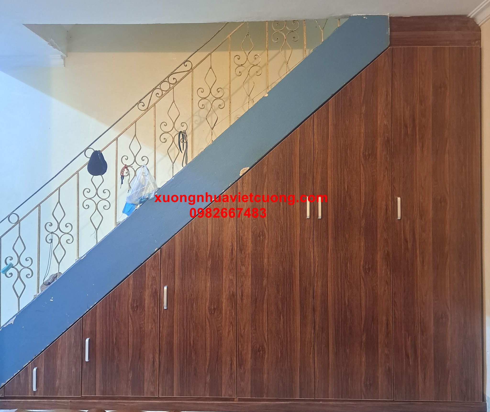 TỦ NHỰA CẦU THANG TCT30