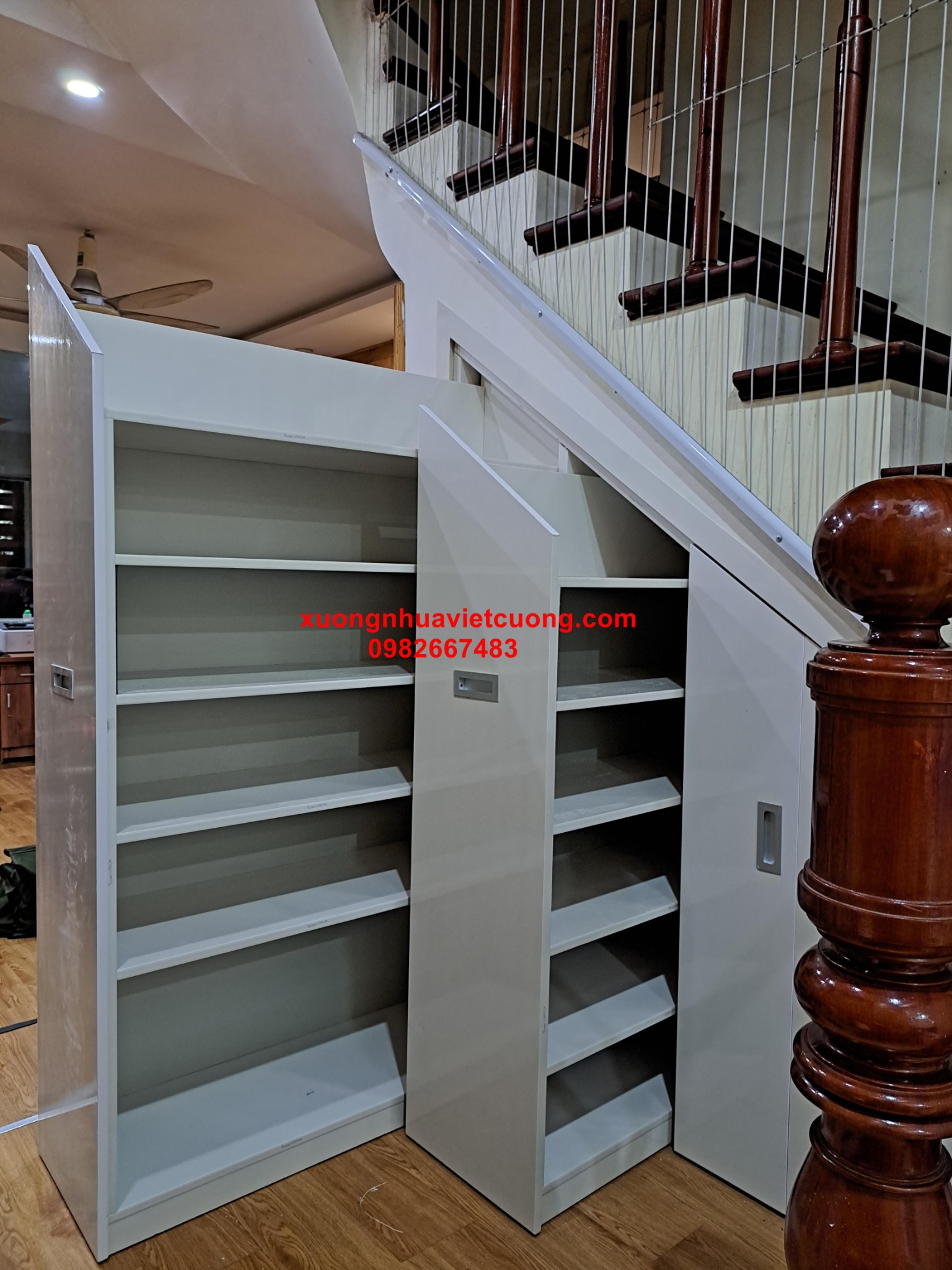 TỦ CẦU THANG NHỰA TCT36