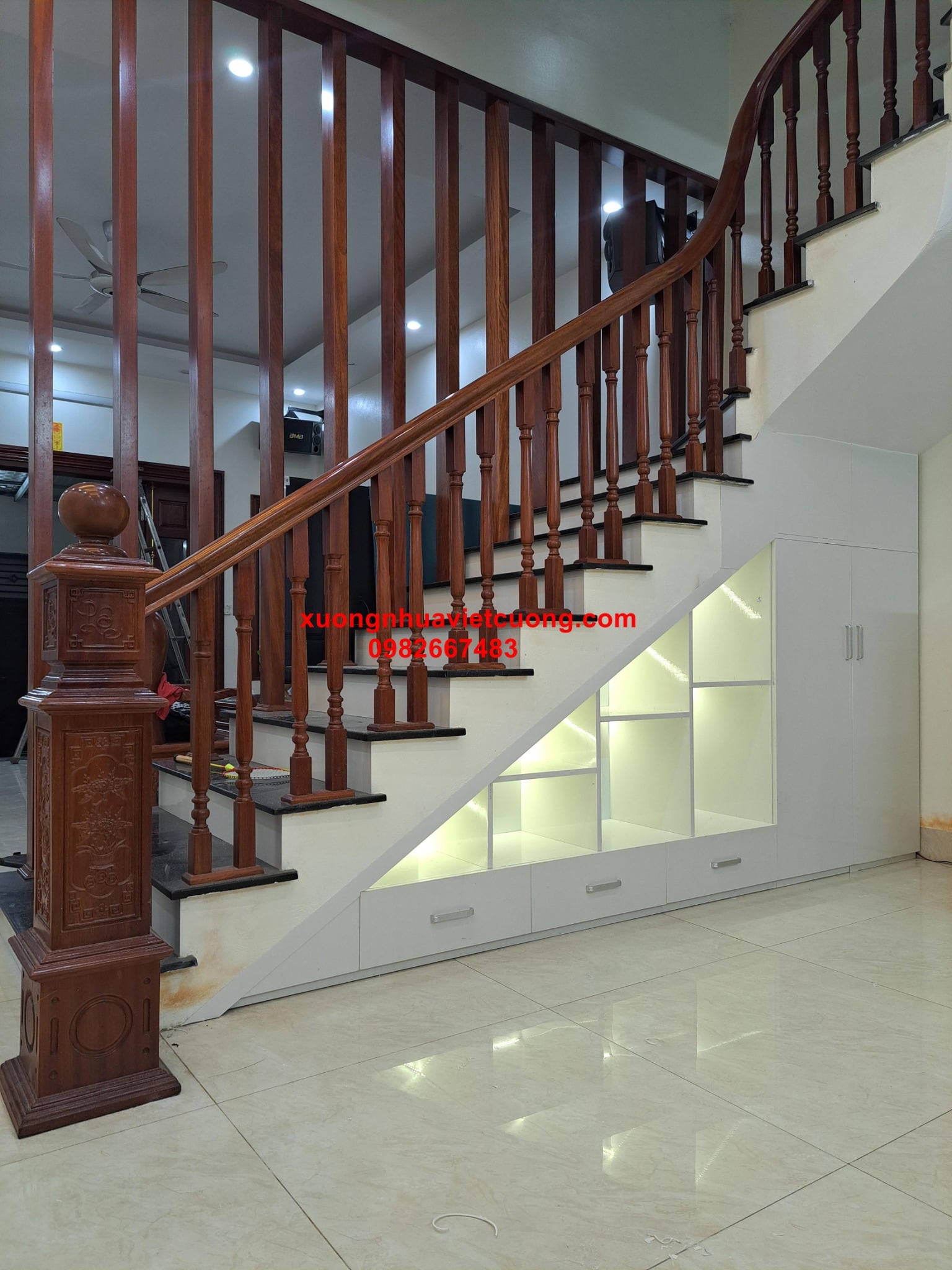 TỦ NHỰA CẦU THANG TCT50