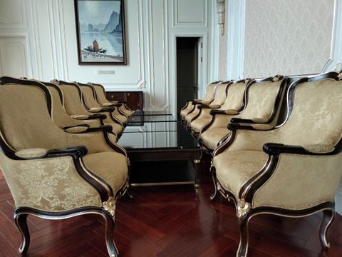 SOFA ĐƠN CHẠM BÔNG HỒNG LOUIS XV (SAVIO)
