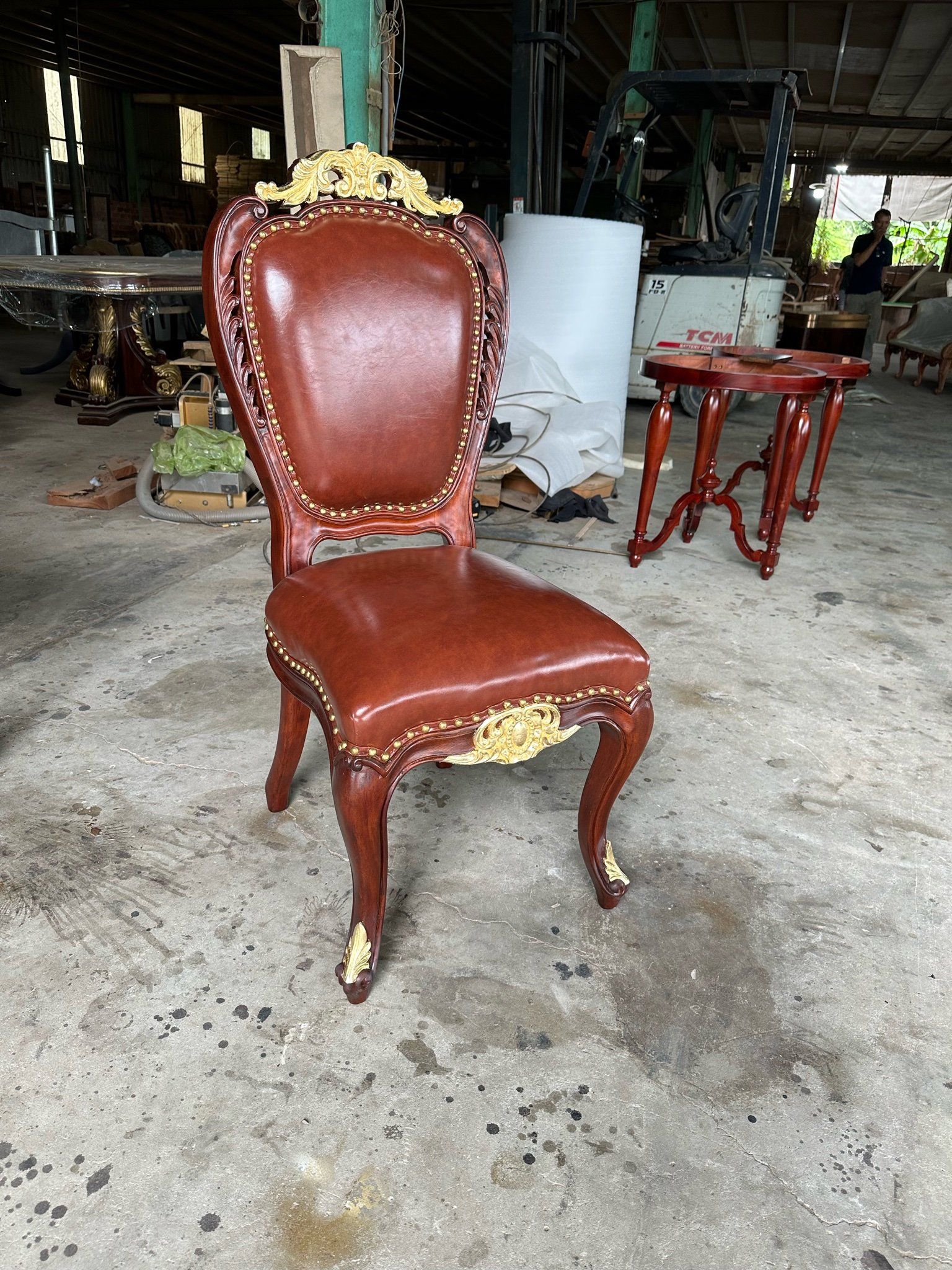Louis bông đán vàng bọc da bò