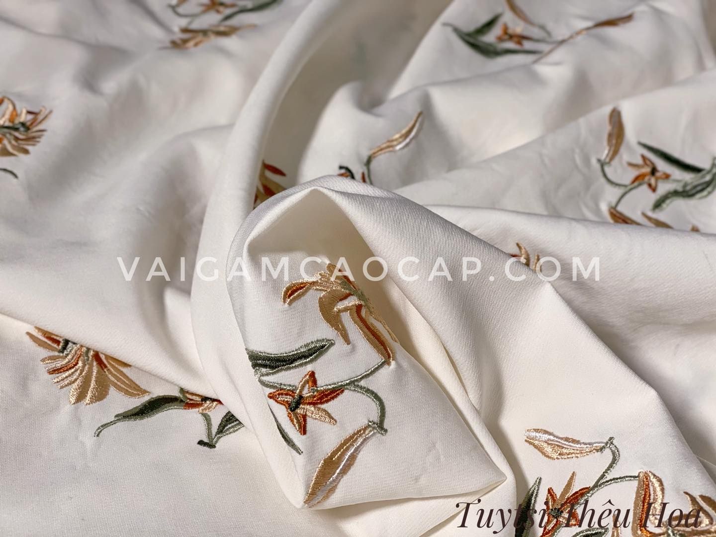 Vải Tuýt Si Thêu Hoa - —HẾT