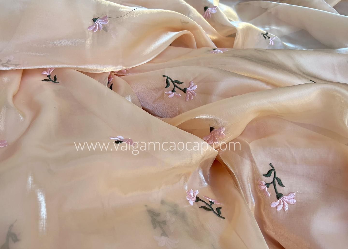 Organza thêu hoa rơi- HẾT