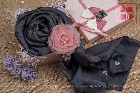  Set khăn lụa tơ tằm 100% và hoa cài áo - HẾT 